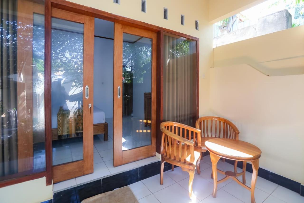 Radika House Apartment Gili Trawangan Exterior photo