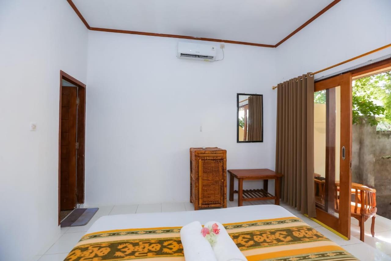 Radika House Apartment Gili Trawangan Exterior photo